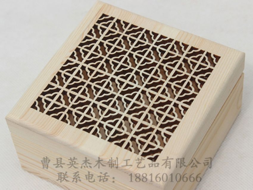 點擊查看詳細信息<br>標題：鏤空雕刻松木盒 閱讀次數(shù)：1282