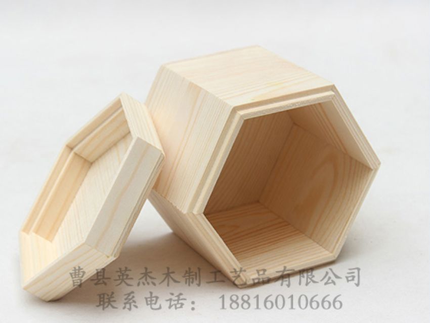 點擊查看詳細信息<br>標題：松木六角木盒 閱讀次數(shù)：1411
