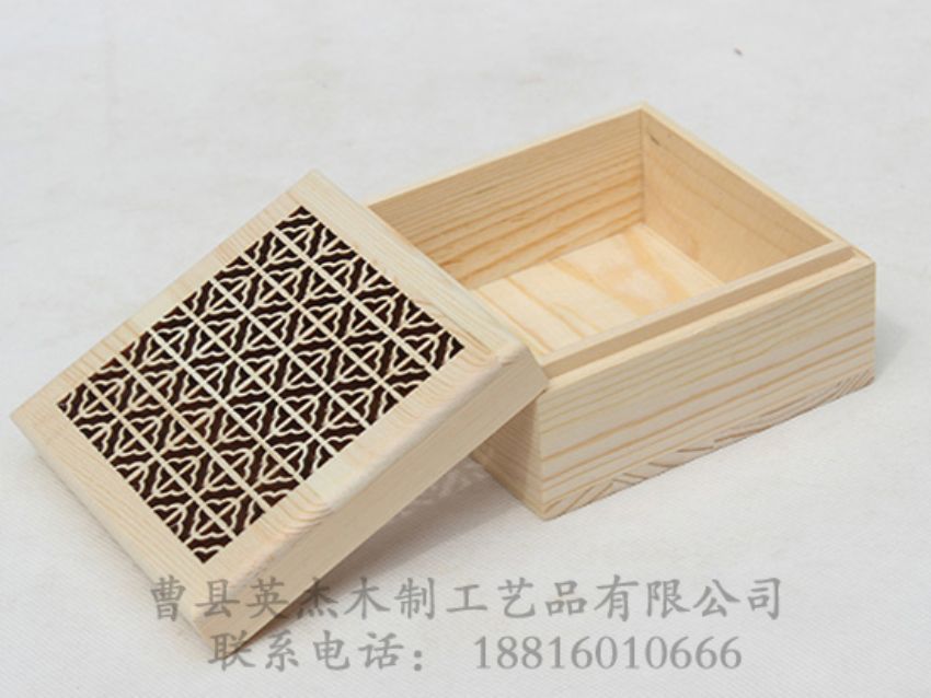 點(diǎn)擊查看詳細(xì)信息<br>標(biāo)題：松木鏤空高檔木盒 閱讀次數(shù)：3156