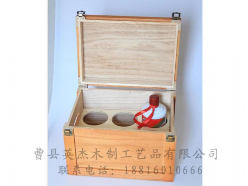 點擊查看詳細信息<br>標(biāo)題：木制白酒盒 閱讀次數(shù)：1619
