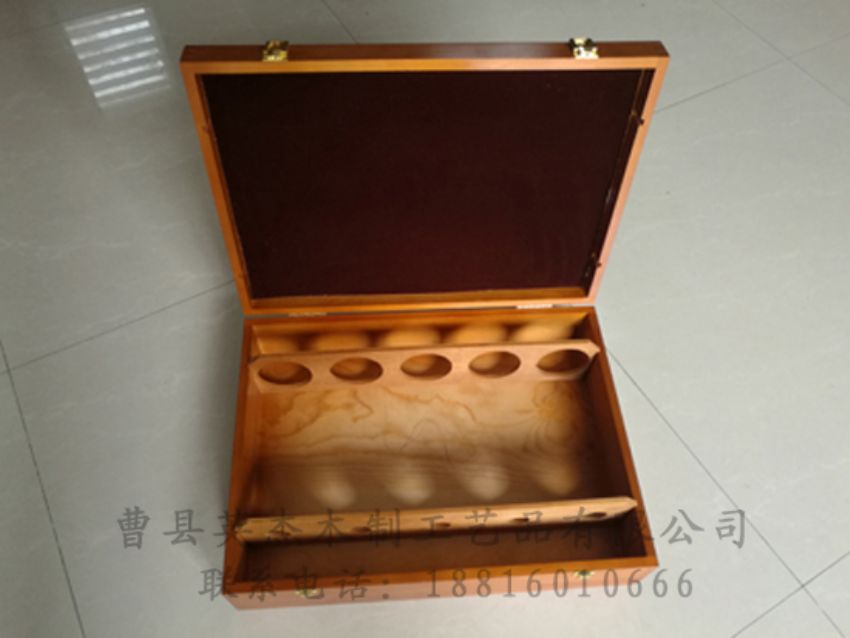 點(diǎn)擊查看詳細(xì)信息<br>標(biāo)題：木制紅酒盒 閱讀次數(shù)：1097