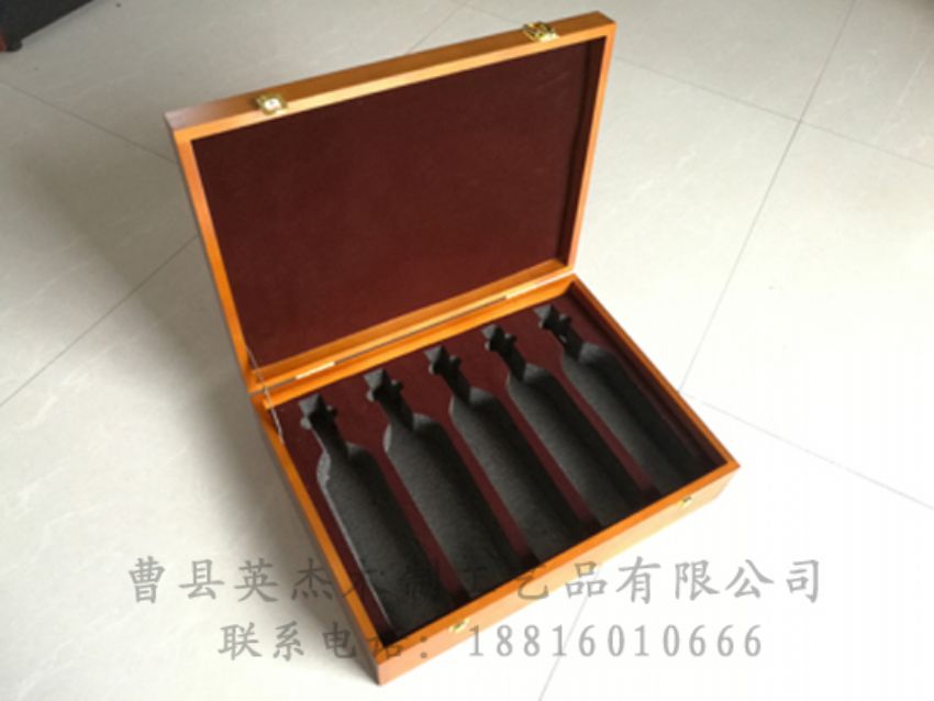 點(diǎn)擊查看詳細(xì)信息<br>標(biāo)題：木制紅酒盒 閱讀次數(shù)：1206
