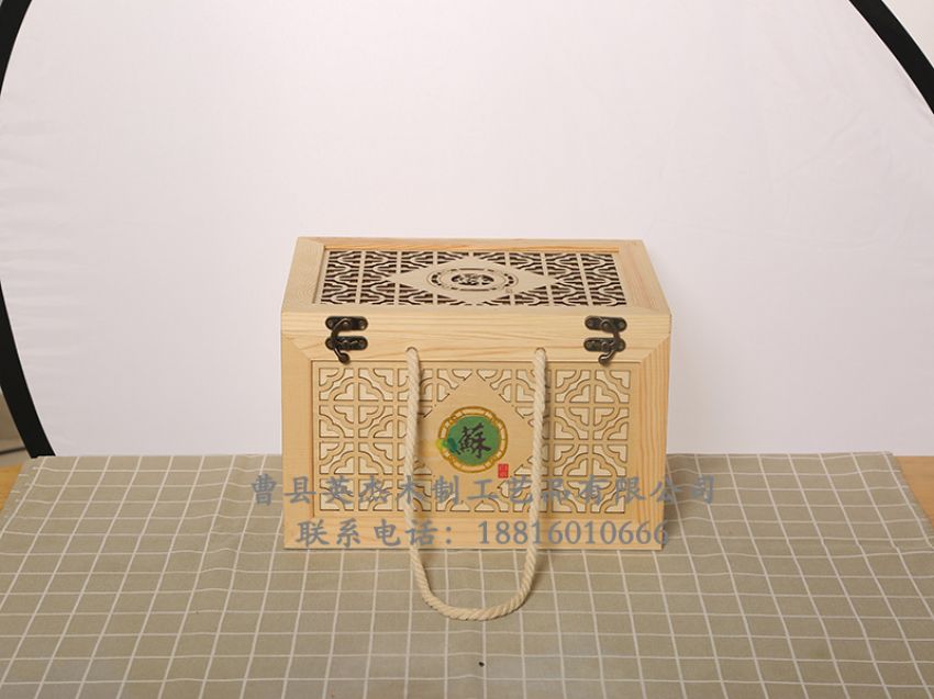 點(diǎn)擊查看詳細(xì)信息<br>標(biāo)題：六只白酒木盒 閱讀次數(shù)：1108